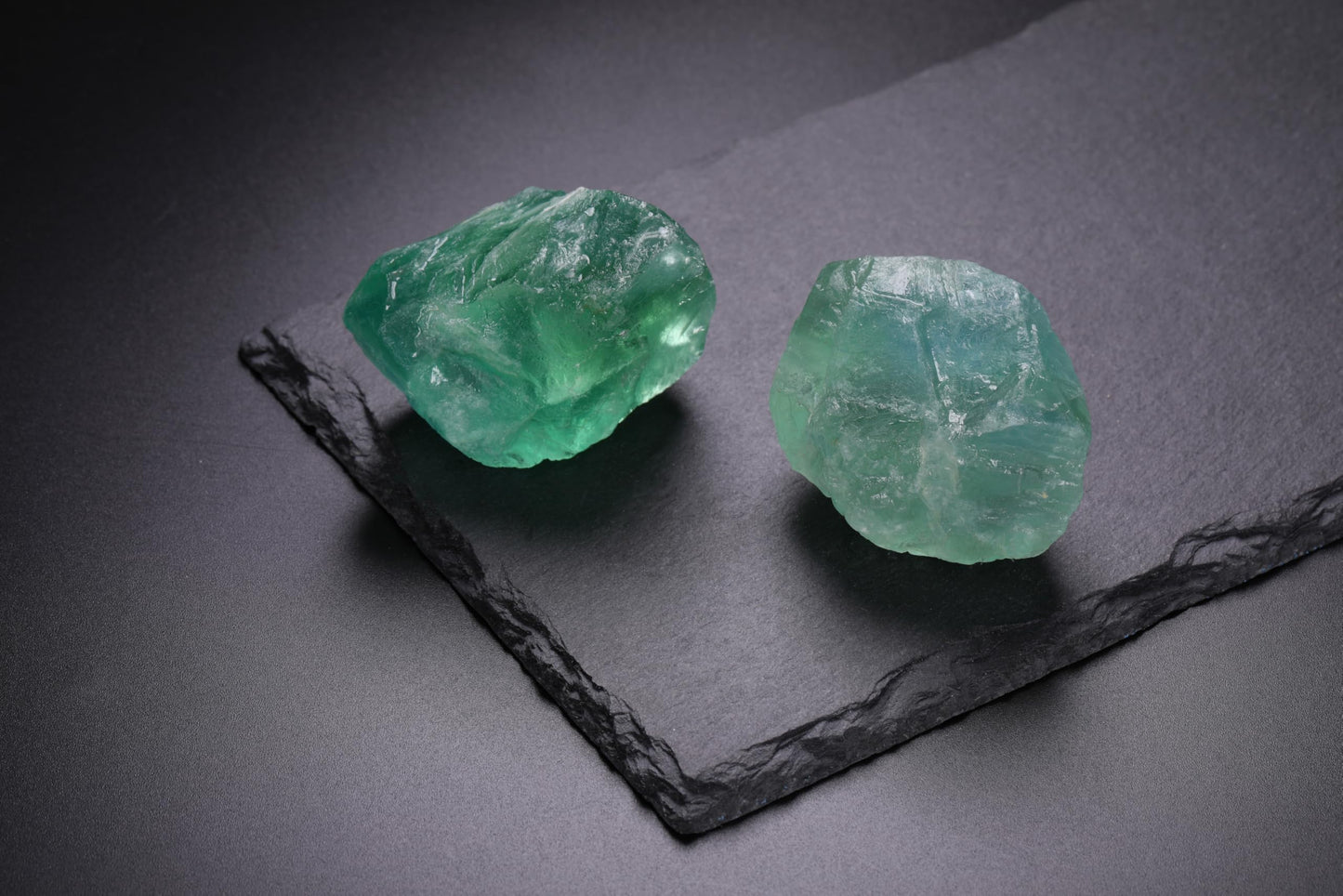 Jovivi 2pcs Raw Green Fluorite Crystals,Large 1.6-2.2" Healing Crystals Natural Rough Stones Crystal for Tumbling, Cabbing, Home Decoration, Polishing, Wicca & Reiki