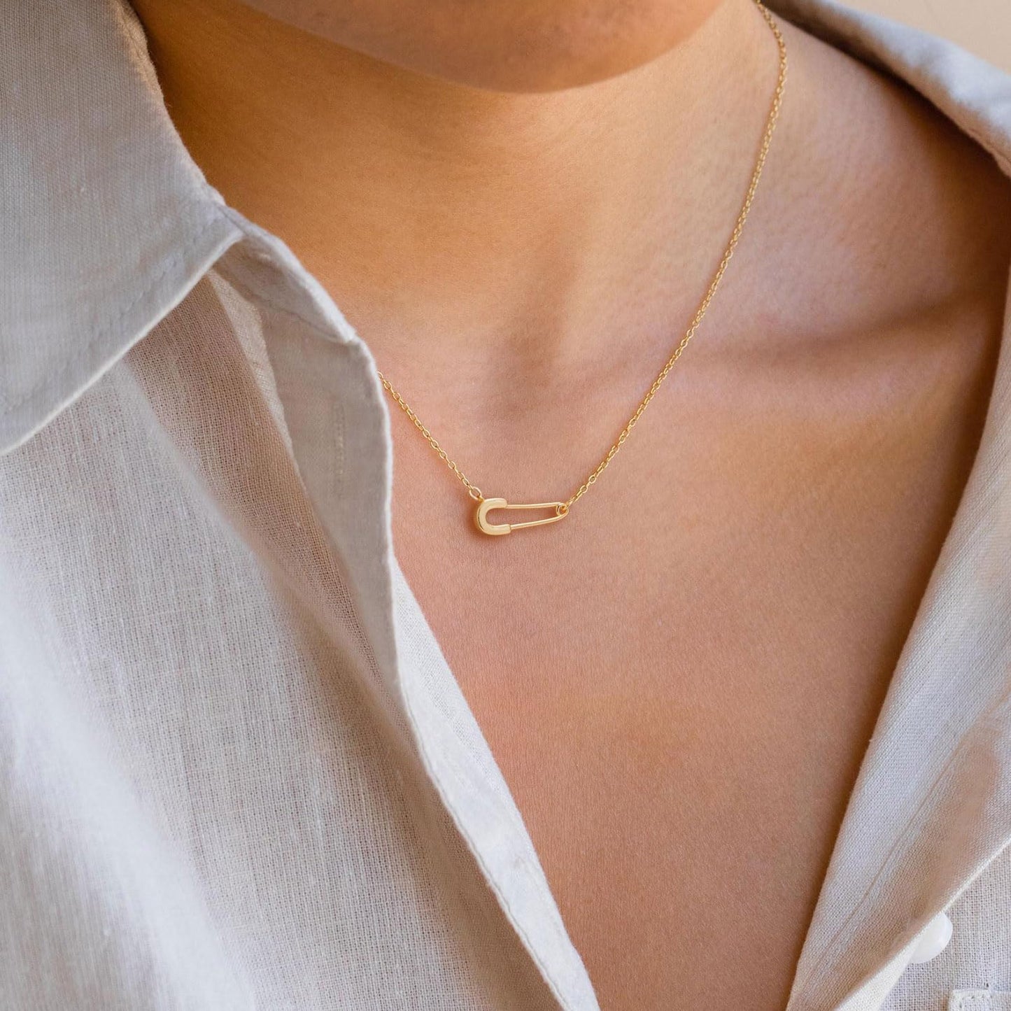 VRIUA Safety Pin Necklace 14K Gold Plated Dainty Gold Pin Paperclip Necklaces for Women Everyday Simple Jewelry Gift