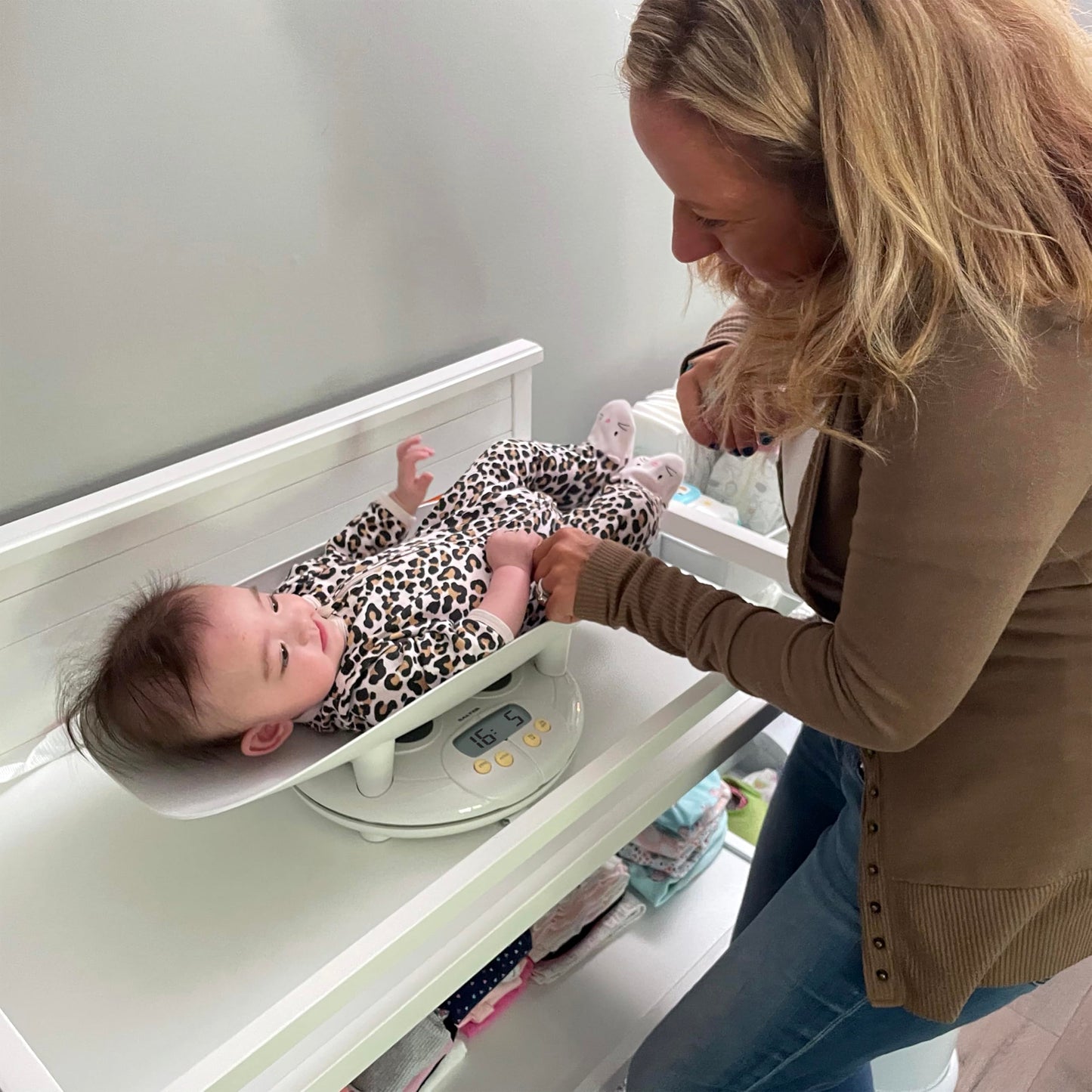 Salter Baby, Toddler, Pet Scale, Perfect Readings for Before and After Feedings and Parents and Breeders, 3-in-1 Function, Designed for Infants, Toddlers, and Pets, Hold Button, 44 LB Capacity, White