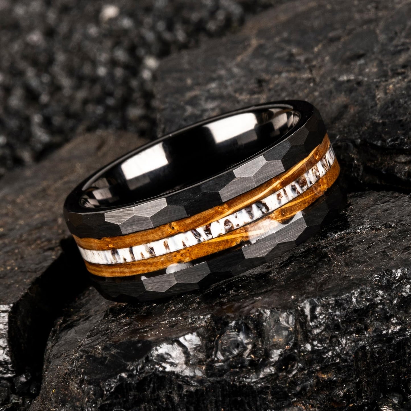 JEWPER 8mm Men Womens Wedding Band Tungsten Rings Black Hammer pattern Fashion Promise Carbide Inlaid Antlers Fire whiskey barrel wood Matte Finish Edge Comfort Fit Size(7)
