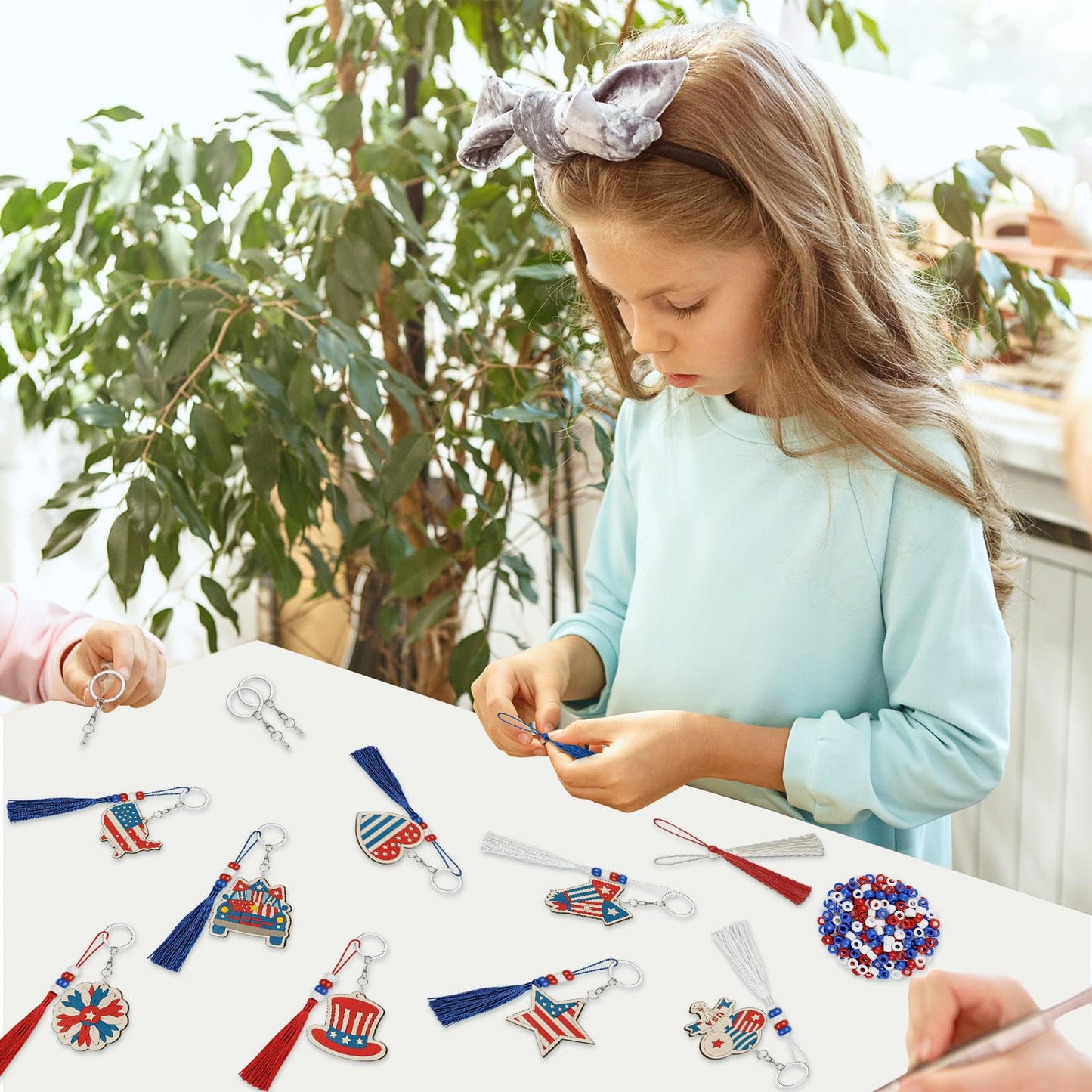 Cinrobiye 24 Set Patriotic Crafts Kits DIY Art and Craft Kit Bulk 4th of July Wooden Paint Keychains Gifts for Home School Art Project Activitiy 250th Anniversary Memorial Day Independence Day Decors