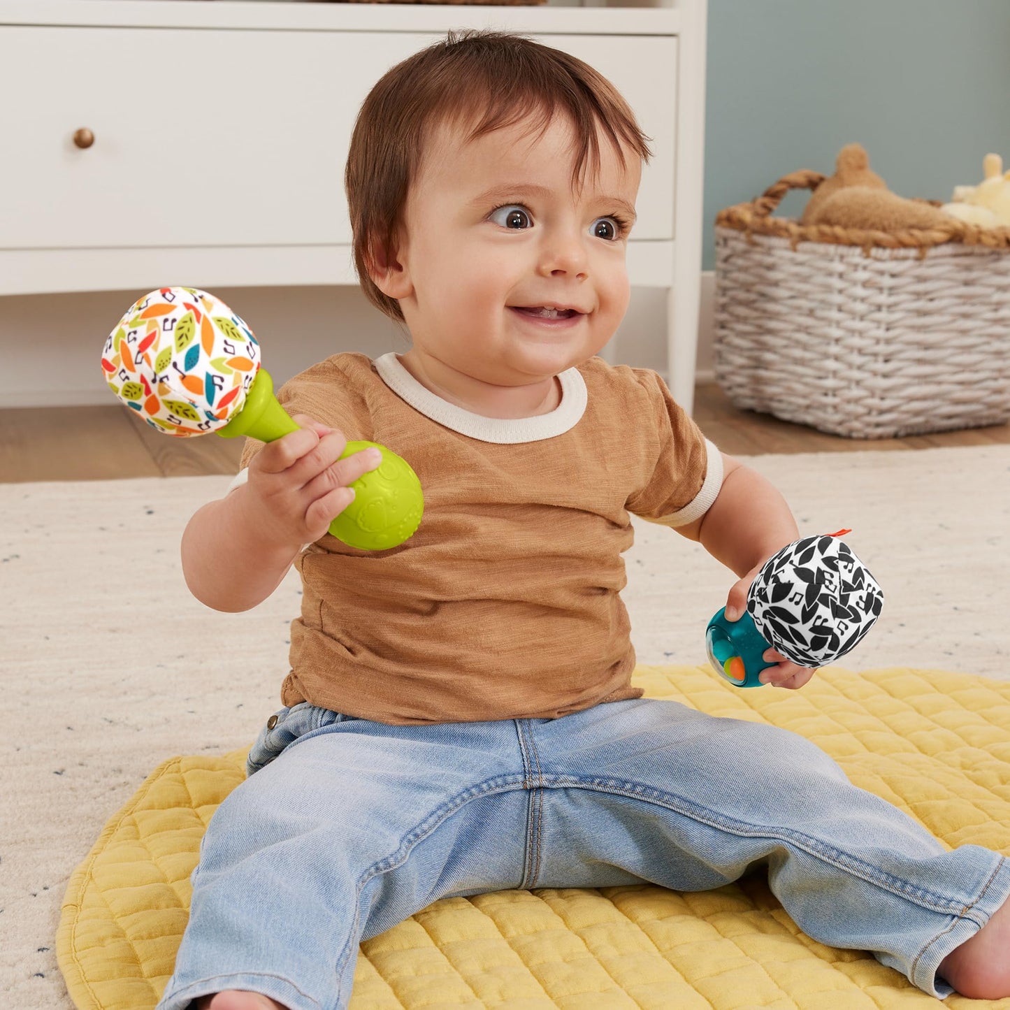 Fisher-Price Newborn Toys Rattle ‘n Rock Maracas, 2 Soft Musical Instruments for Developmental Play Babies Ages 3+ Months, Neutral Colors