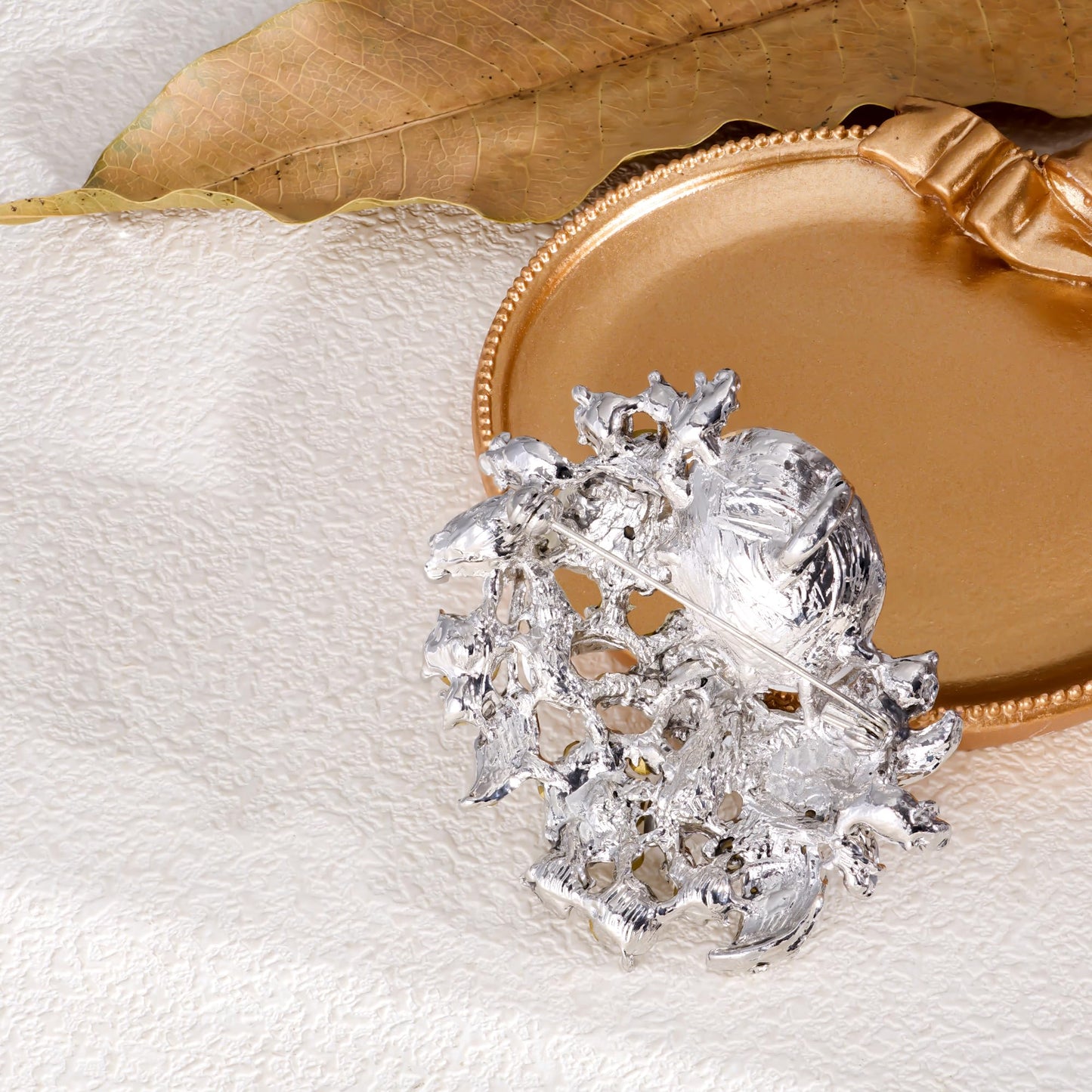 SELOVO Silver-Tone Flower Crystal Brooch Pin Rhinestone Brooch for Wedding Bridal Dress Suit Formal Accessories