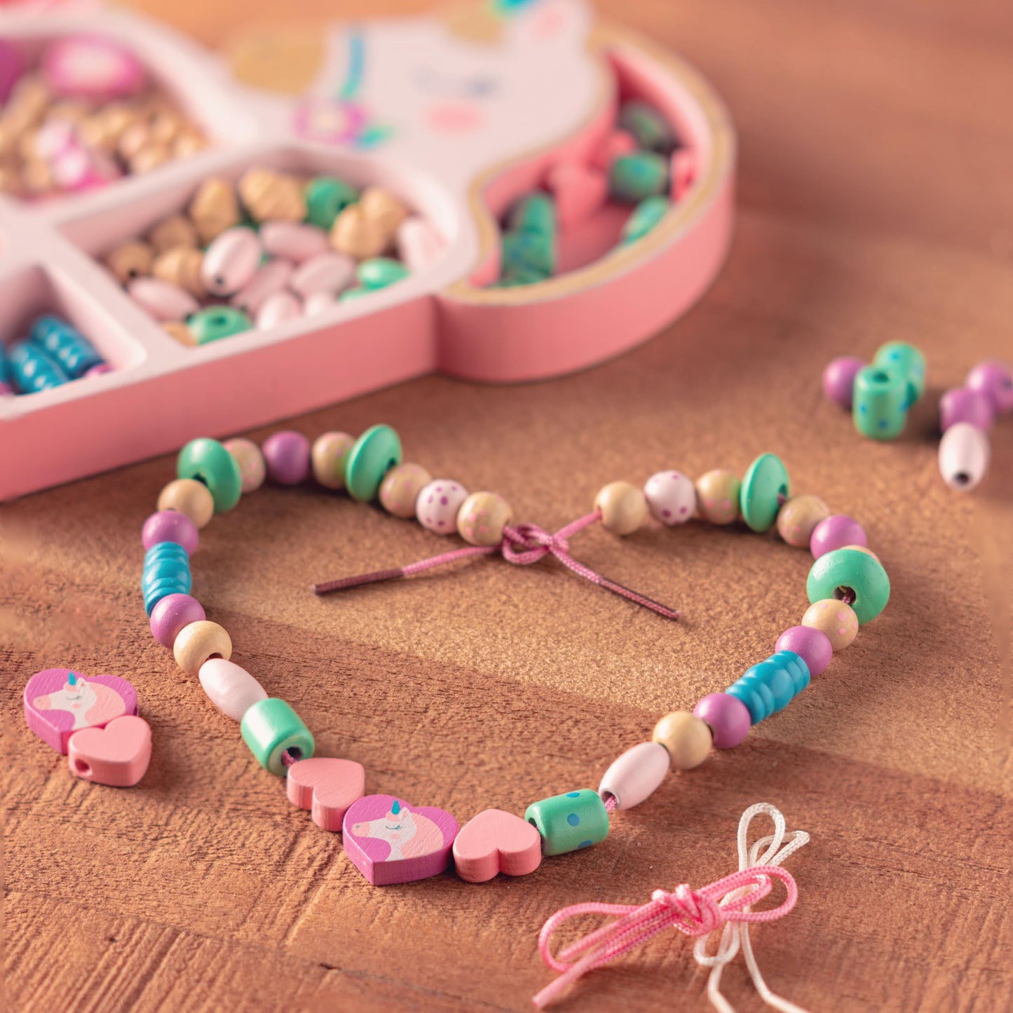 Stephen Joseph, Jewelry Making Kit for Girls Ages 3–8, Wooden Beads, DIY Bracelet Necklace Kit, Friendship Bracelet Gift, Arts & Crafts, 125 Beads, Toddler Gift with Reusable Storage Tray, Leopard