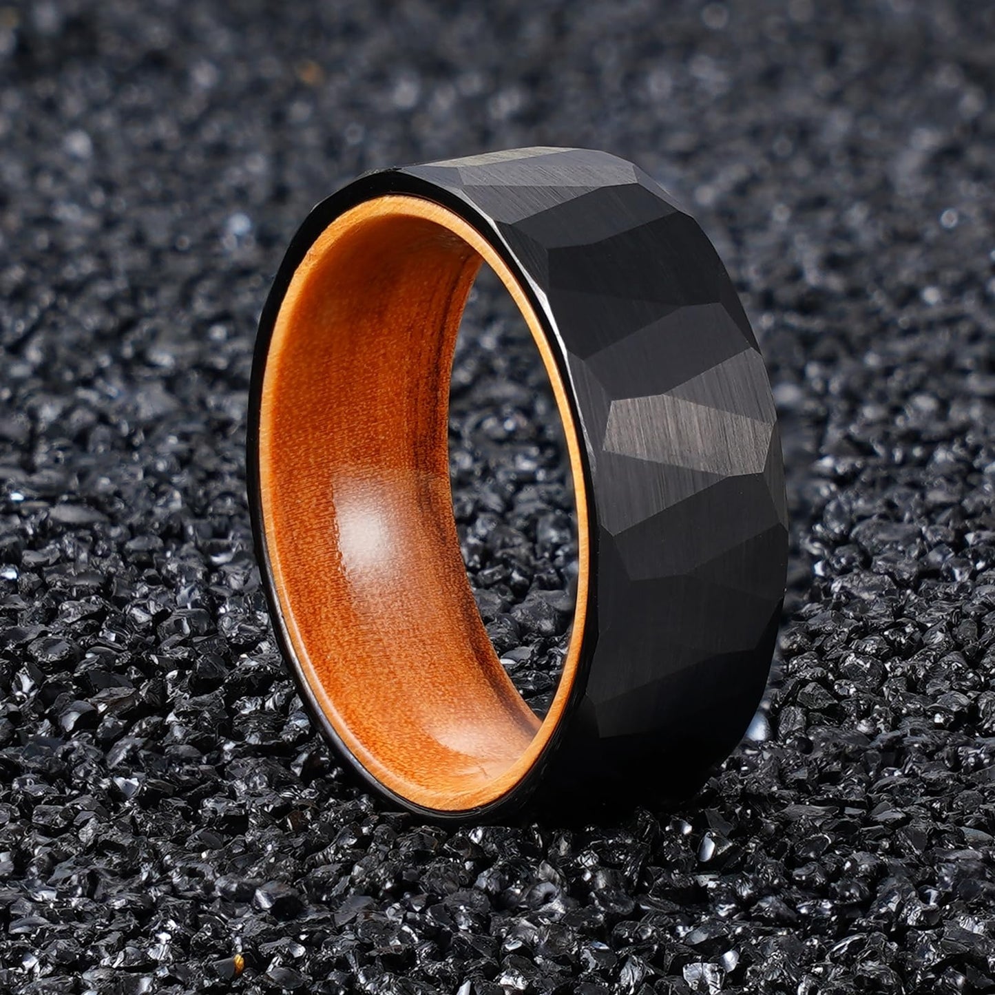 JEWPER 2/4/6/8mm Black/silver/gold Tungsten Rings for Men Womens Couple Fashion Jewelry Promise Engagement Wedding Band Hammered Inner ring inlaid with olive wood Carbide Polished Edge Comfort Fit
