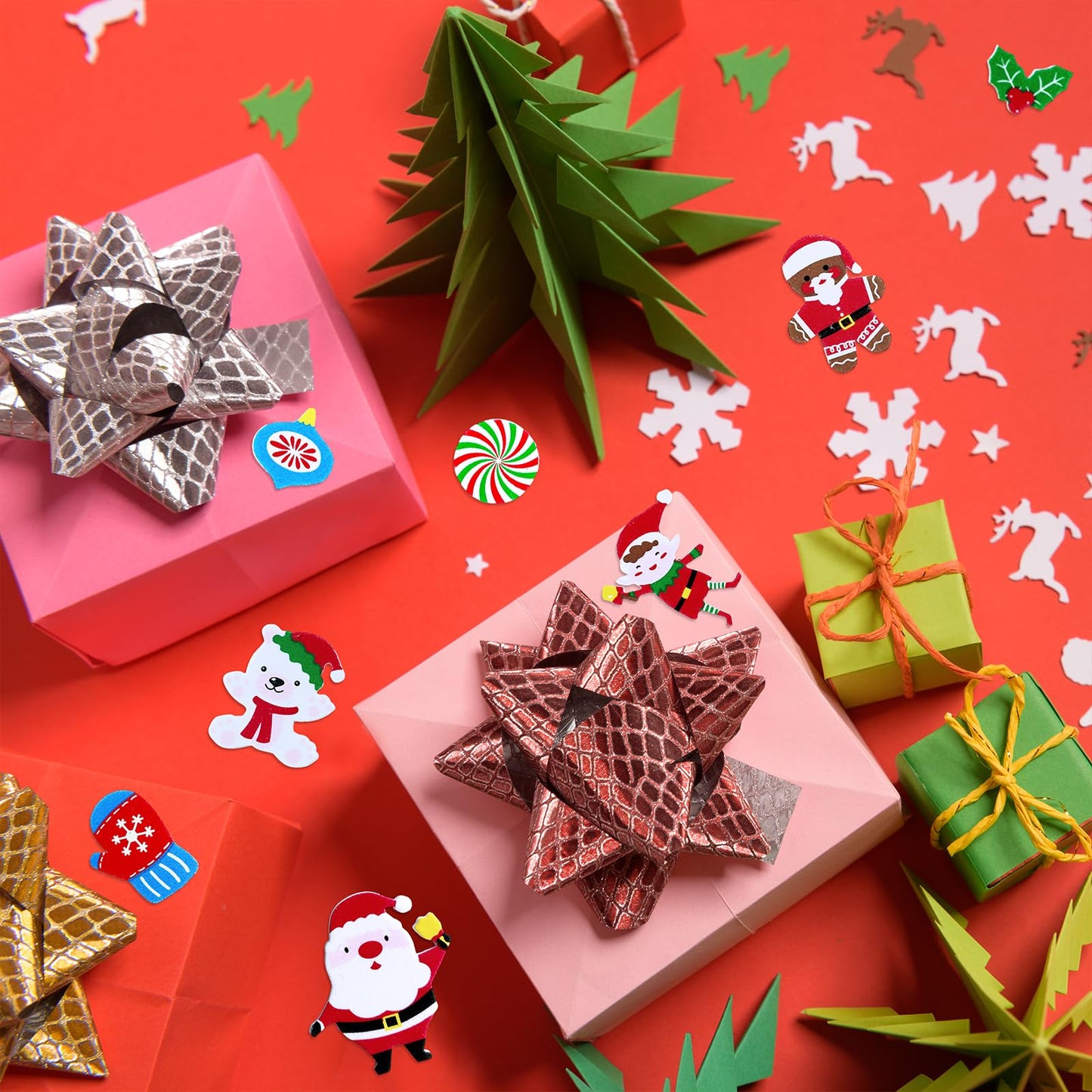 Winlyn 522 Pcs Bulk Assorted Christmas Stickers Christmas Crafts Foam Self-Adhesive Santa Reindeer Snowman Stickers Embellishment Winter Crafts for Kids Holiday Craft Projects Classroom Activities