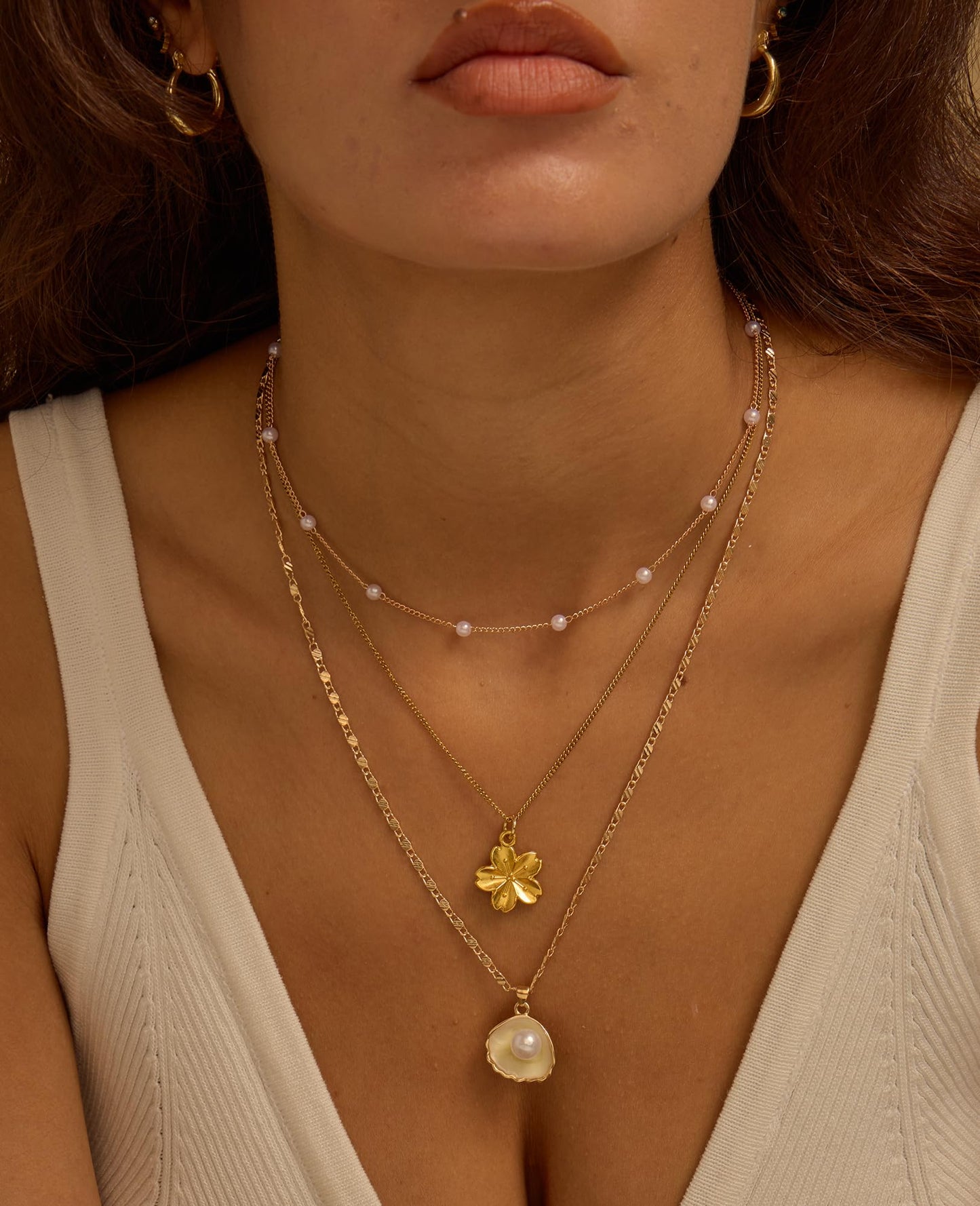 Drogomen Charm Necklaces for Women Layered Pearl Shell Choker Necklace Hibiscus Flower Necklace Beach Outfits for Vacation Summer Beach Hawaiian Jewelry for Women (CW)
