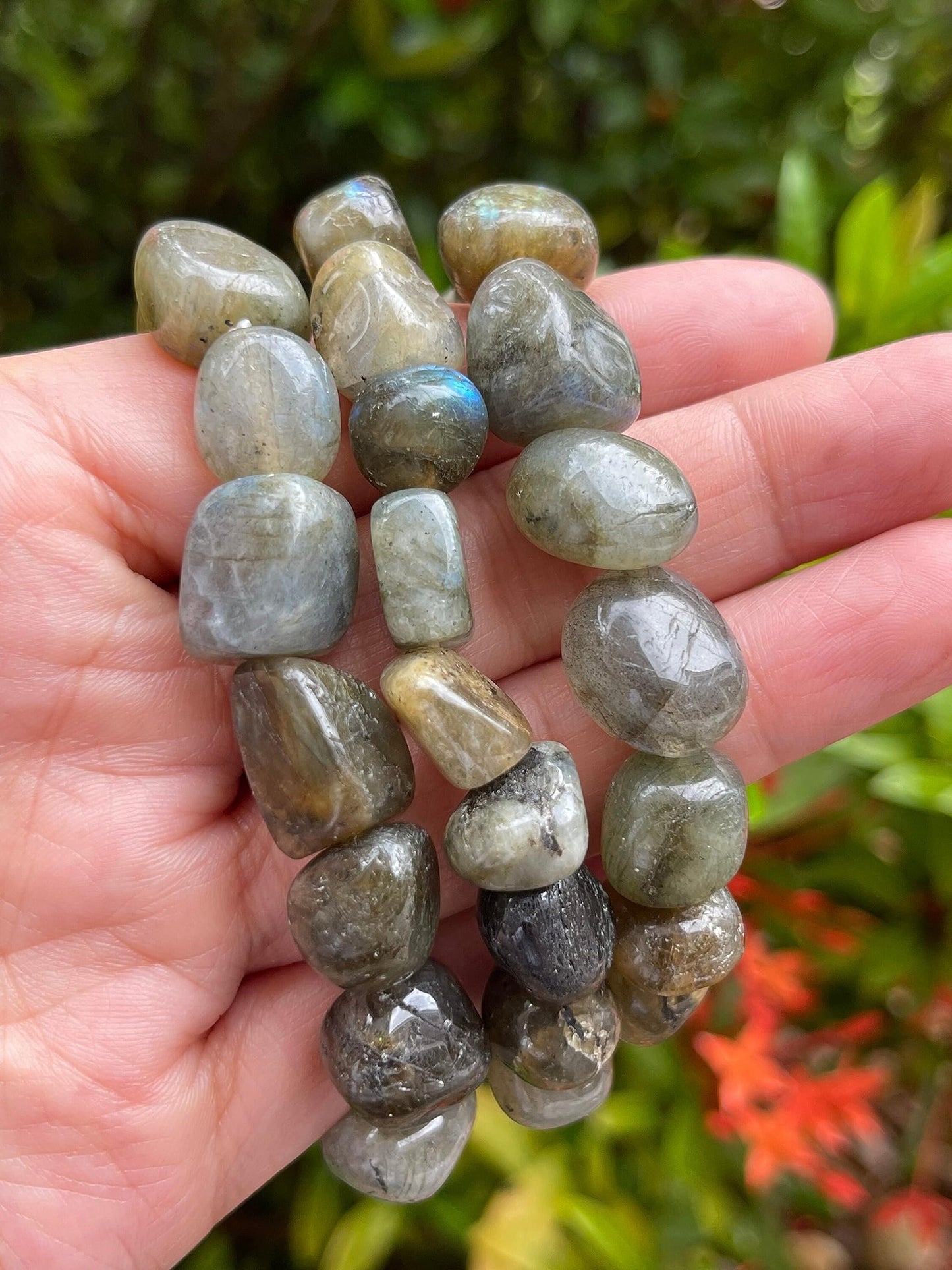 GAF TREASURES Labradorite Crystal Nugget Bracelet, Genuine Labradorite Tumbled Gemstone Bracelet, Healing Crystal Bracelet, Gift for Men & Women (1)