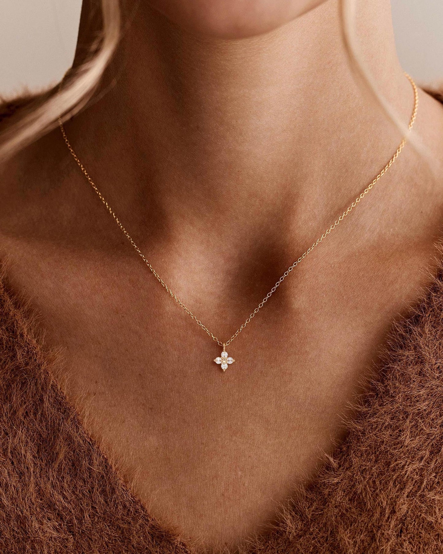 GUOKE Clover Necklace for Women, 14K Gold Plated Cute Dainty Necklace Four Leaf Clover Pendant Mothers Day Jewelry Gift