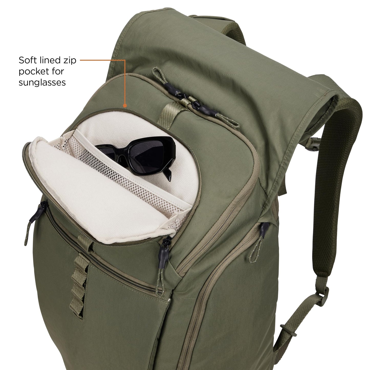 Thule Paramount 27L Backpack - Commuter Backpack - Padded Pocket fits a 16" Laptop