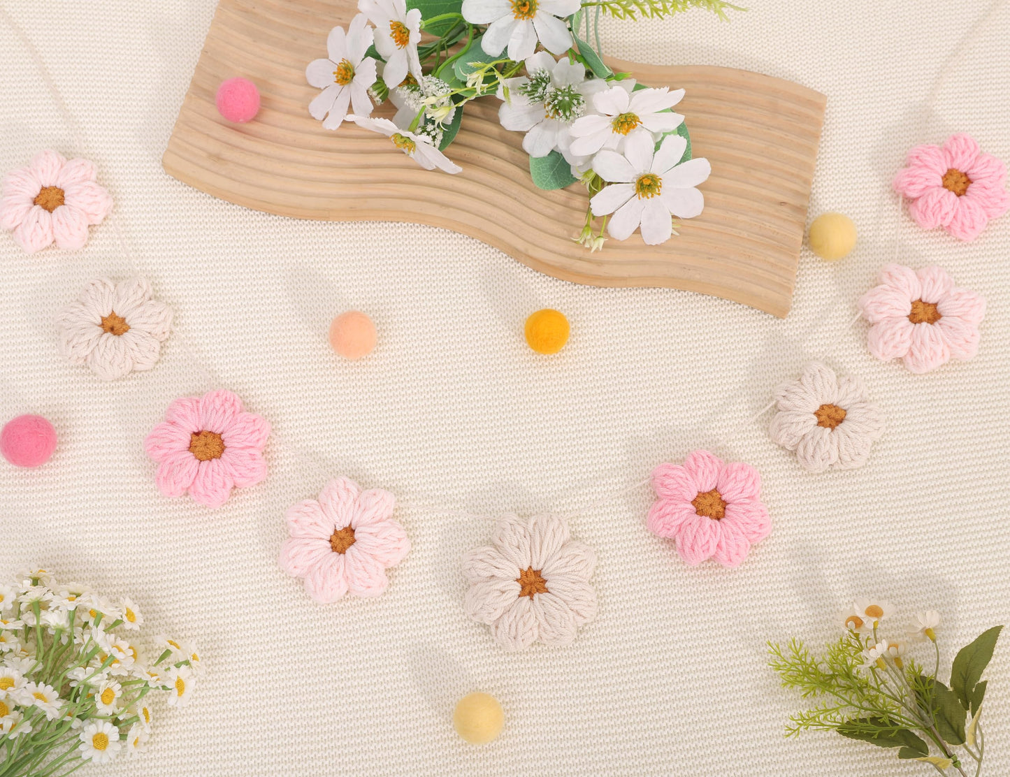 Boho Crochet Daisy Garland - Pink and Beige Yarn Floral Banner for Baby Girl Nursery Decor, Handmade Daisy Garland for Birthday Party, Boho Room Wall Hanging Decoration, Groovy one Birthday Decor