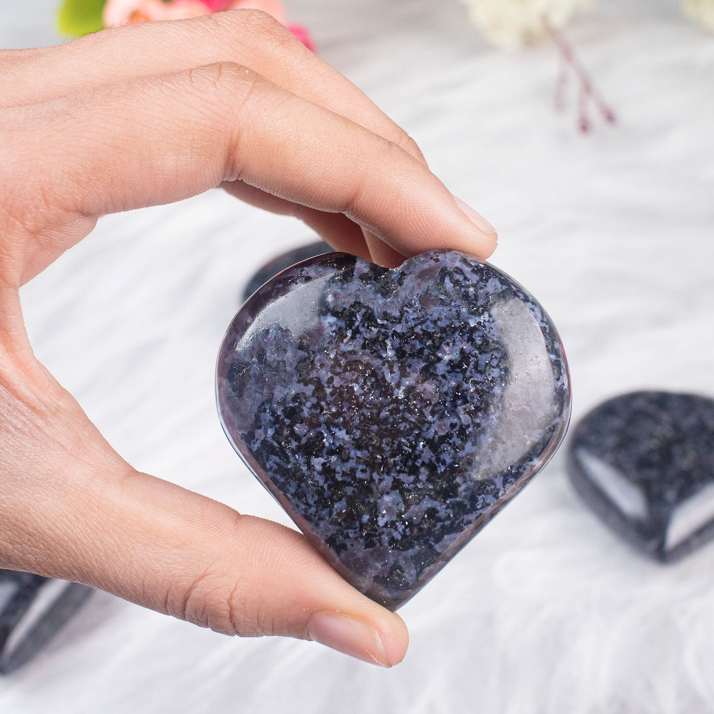 Crocon 50mm Indigo Gabbro Heart stone Big Heart Shape Puff Stones Set 450+ Carats Pocket Crystal Healing Tumble Collection Palm Worry Stone Good Luck Charm Meditation Gift Craft Home Decor