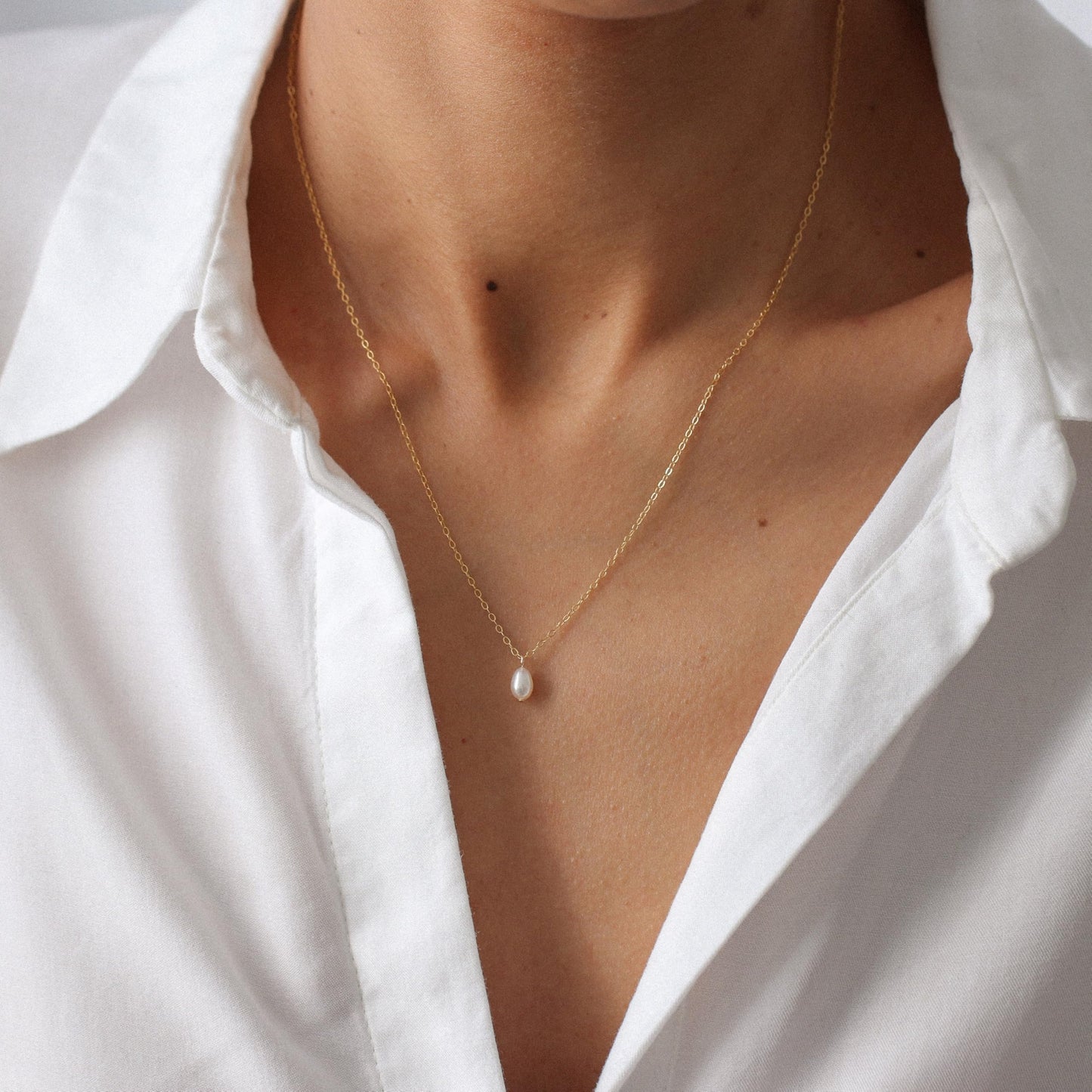 Treasure Bender Pearl Necklaces for Women Trendy, 14k Gold Plated Dainty Necklace Simple Pearl Drop Single Charm Pendant Necklace Birthday Wedding Gifts Gold Jewelry for Women
