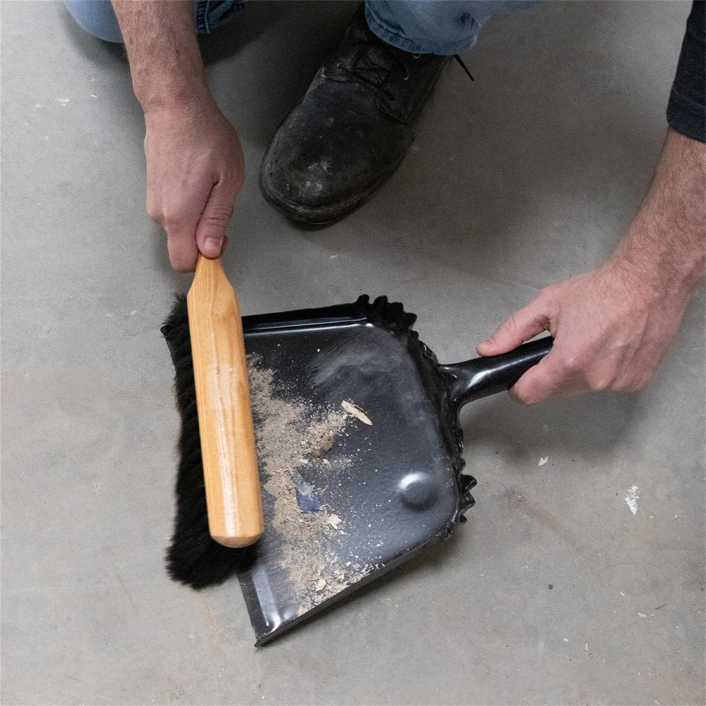 Marshalltown 13 1/2 Inch Beaver Tail Brush, Masonry Brush with Black Horsehair Fibers, Concrete Shop Brush for Masonry and Mortar Work, Made in the USA, 6517