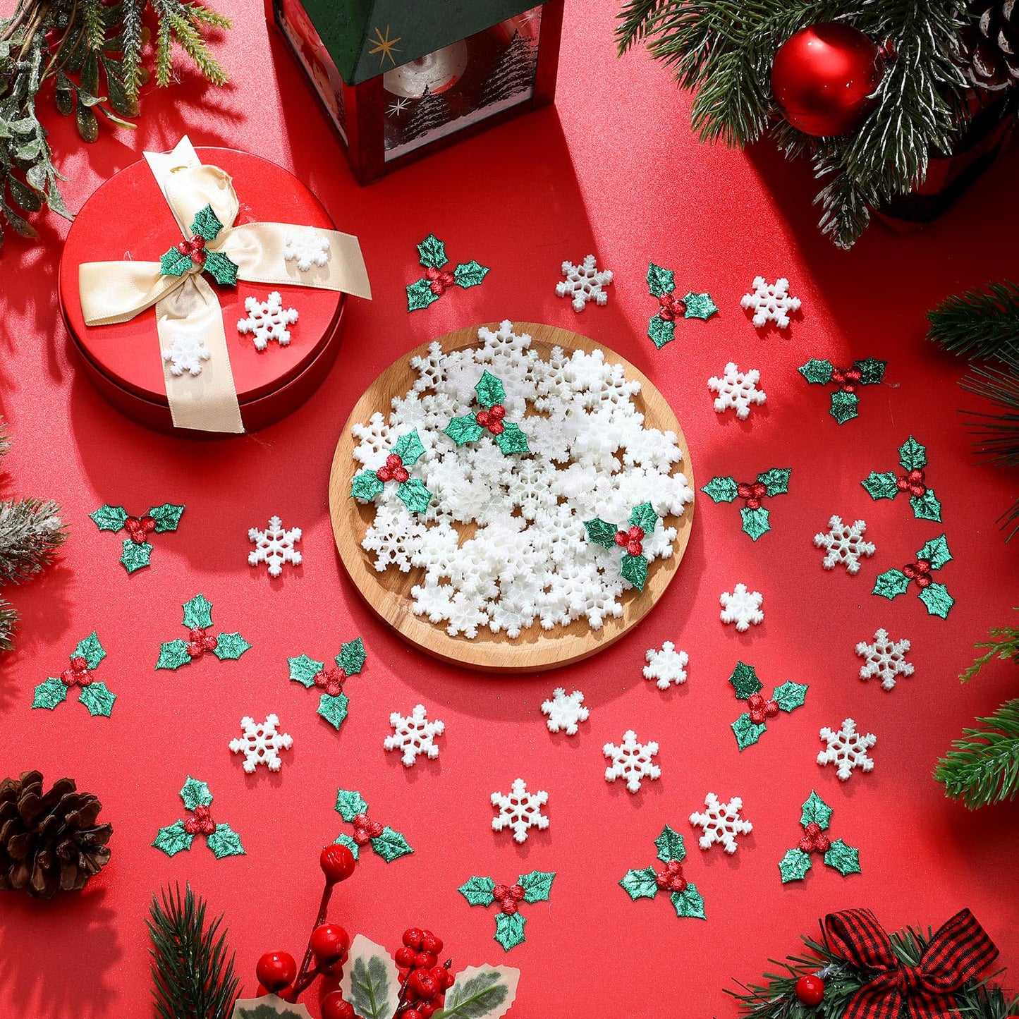 Wenqik 300 Pcs Mini Resin Snowflakes Holly Green Leaves Decors and Berries Charms for Xmas Craft, Glitter Tiny Snowflake Buttons with Berries Embellishments for Card Gift Xmas Holiday Party Supplies