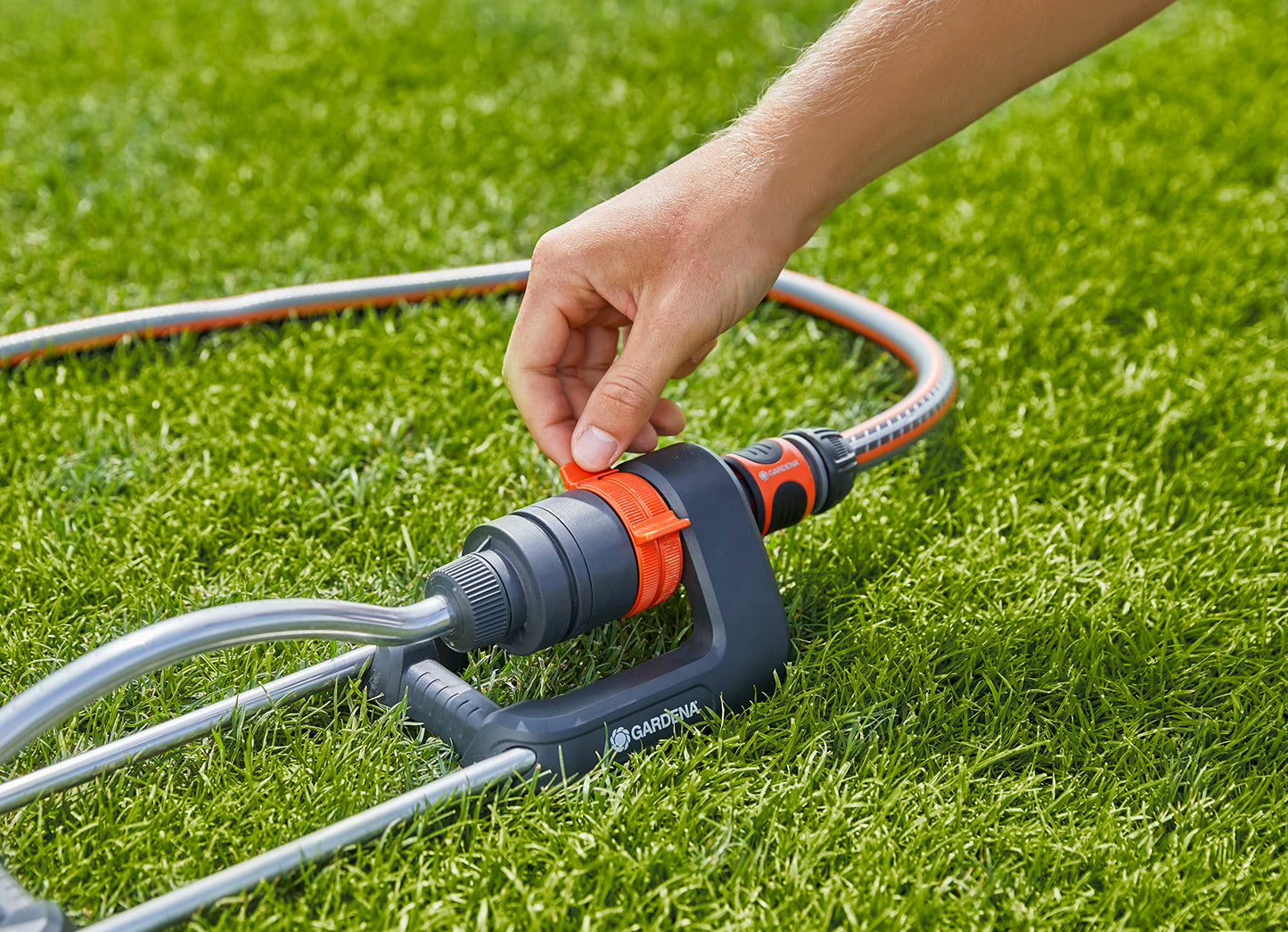 GARDENA (18700) Up to 2400 sq ft - Adjustable Oscillating Yard Sprinkler, for Watering Large Area Lawn and Garden. Gardena Outdoor oscillating sprinklers Have Wide Heavy Duty Base.