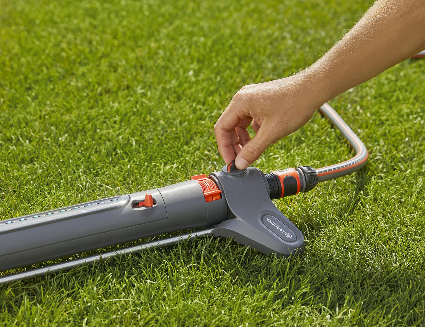 GARDENA 20570 | Up to 3800 sq ft - AquaZoom Adjustable Oscillating Yard Sprinkler, for Watering Large Area Lawn and Garden. Aquazoom Outdoor oscillating Sprinkler has Wide Heavy Duty Base.