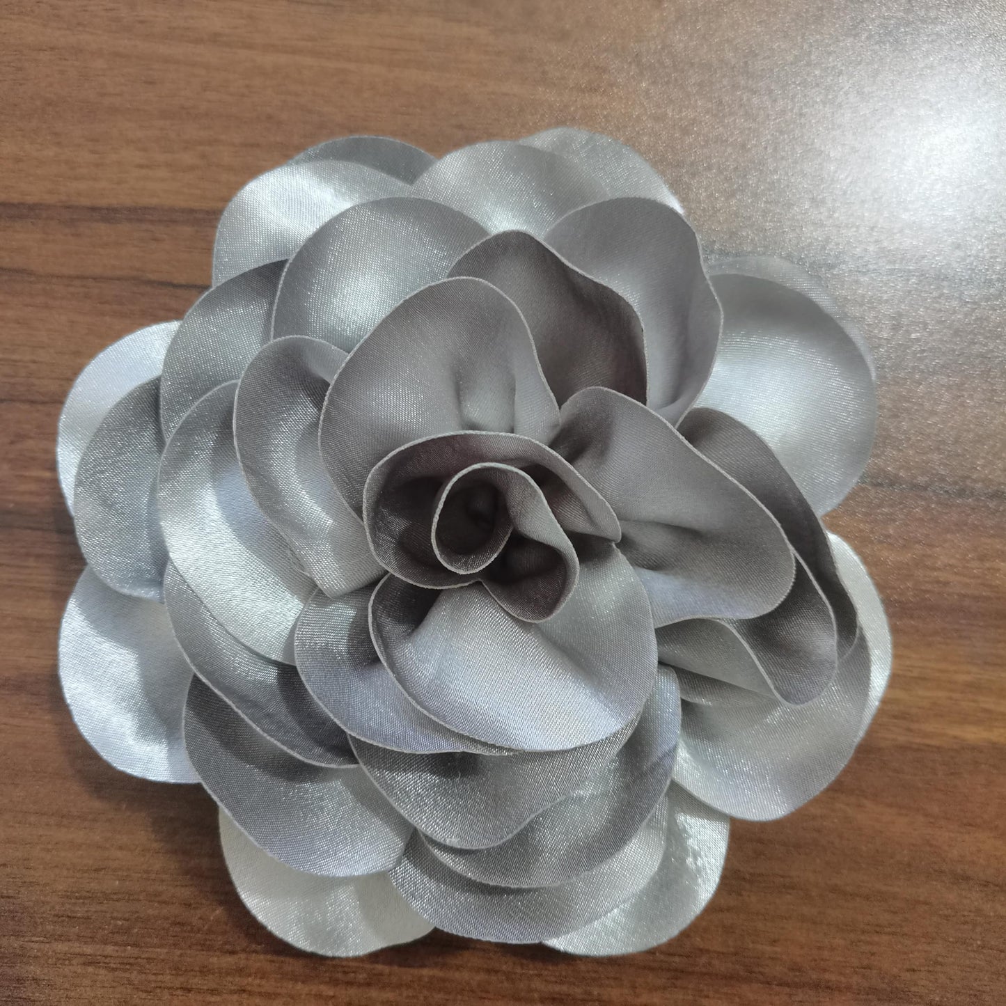 ZZ ZINFANDEL 19mm Extra Large Rose Flower Brooches Lapel Pins Dainty Satin Fabric Brooches Big Camellia Flower Brooch Pin for Women Wedding Part Dance Clothes Accessories Jewelry Gifts (gray)