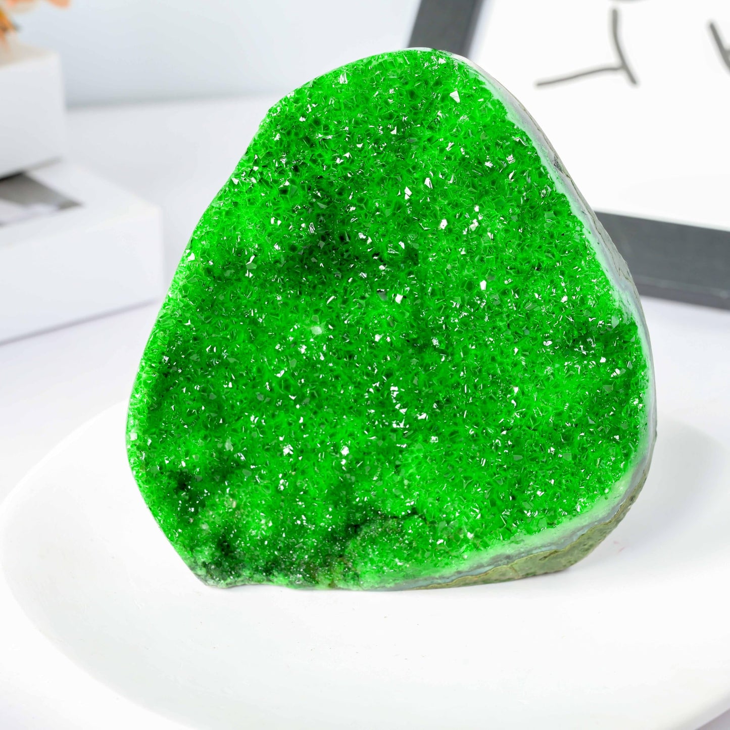 CrystalHola 200-700g Selected Raw Geode Quartz Cluster Home Feng Shui Ornaments Energy Stone Healing Tools Meditation Feng Shui Decoration,Stone Display Piece, Mineral Specimen (Green, 500-600g)