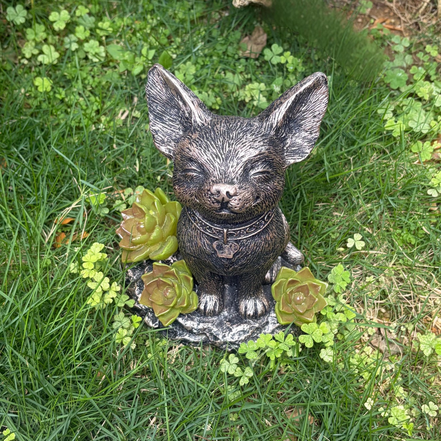 IVCOOLE Solar Dog Garden Statue - Outdoor Dog Decor with Solar Light, Resin Solar Garden Statue Waterproof for Patio Porch Lawn and Yard - Dog Figurine Gift for Mom, Grandma, Dog Lovers