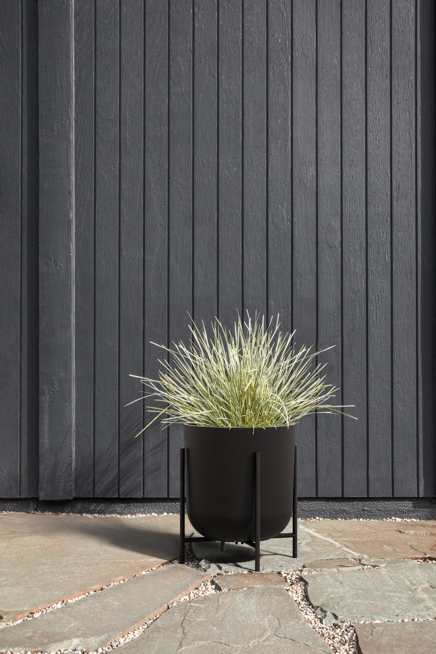 Veradek Mason Series Raised Lima Planter - Round Planter for Patio/Balcony | Plastic-Stone Composite w/Metal Plant Stand | Modern Décor for Plants
