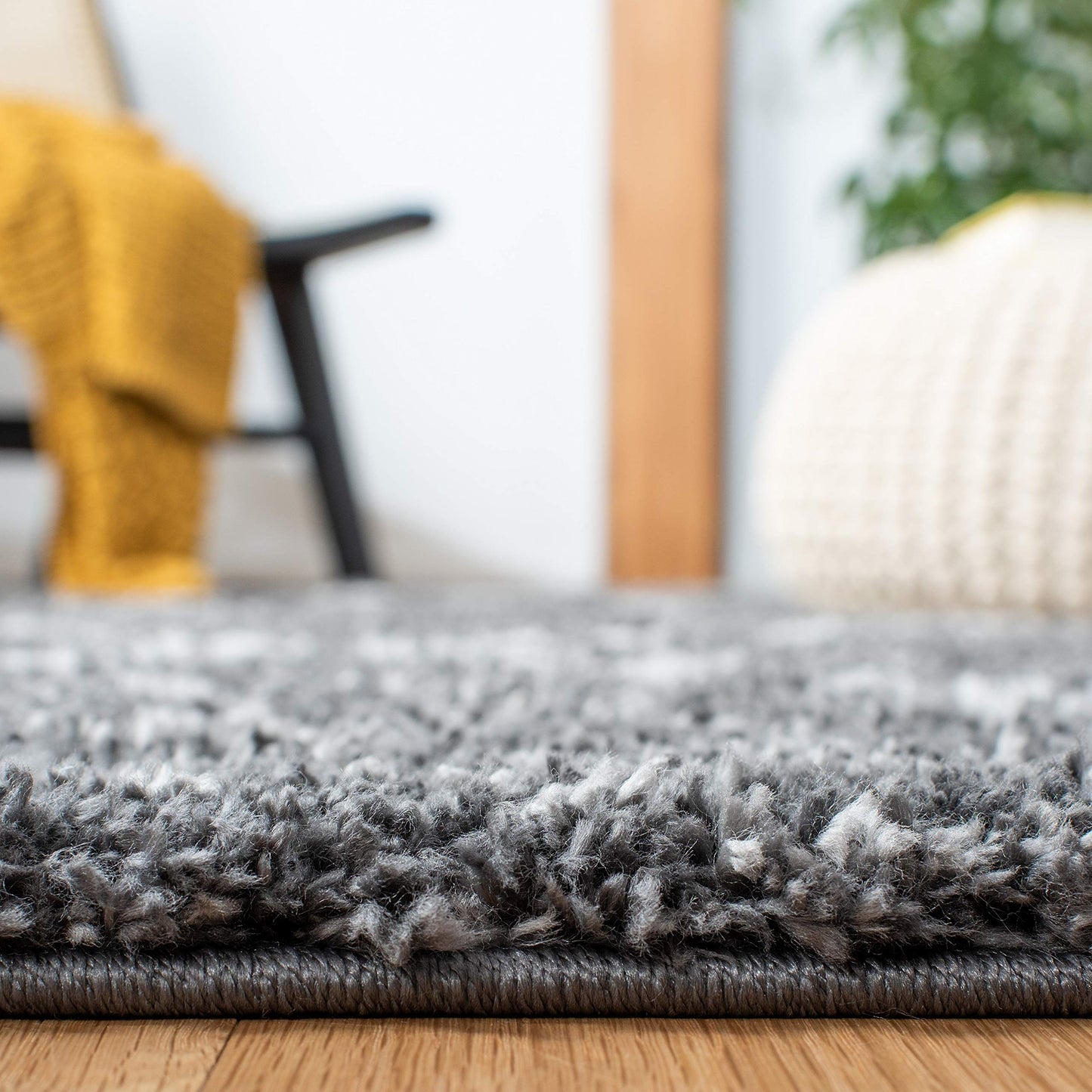 SAFAVIEH August Shag Collection Accent Rug - 4'5" x 6'5", Dark Grey & Ivory, Non-Shedding & Easy Care, 1.25-inch Thick Ideal for High Traffic Areas in Foyer, Living Room, Bedroom (AUG531G)