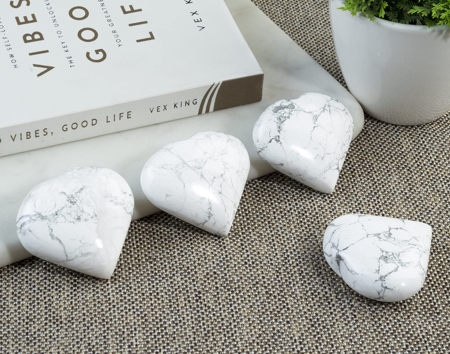 Crocon 50mm Howlite Heart stone Big Heart Shape Puff Stones Set 450+ Carats Pocket Crystal Healing Tumble Collection Palm Worry Stone Good Luck Charm Meditation Gift Craft Home Decor