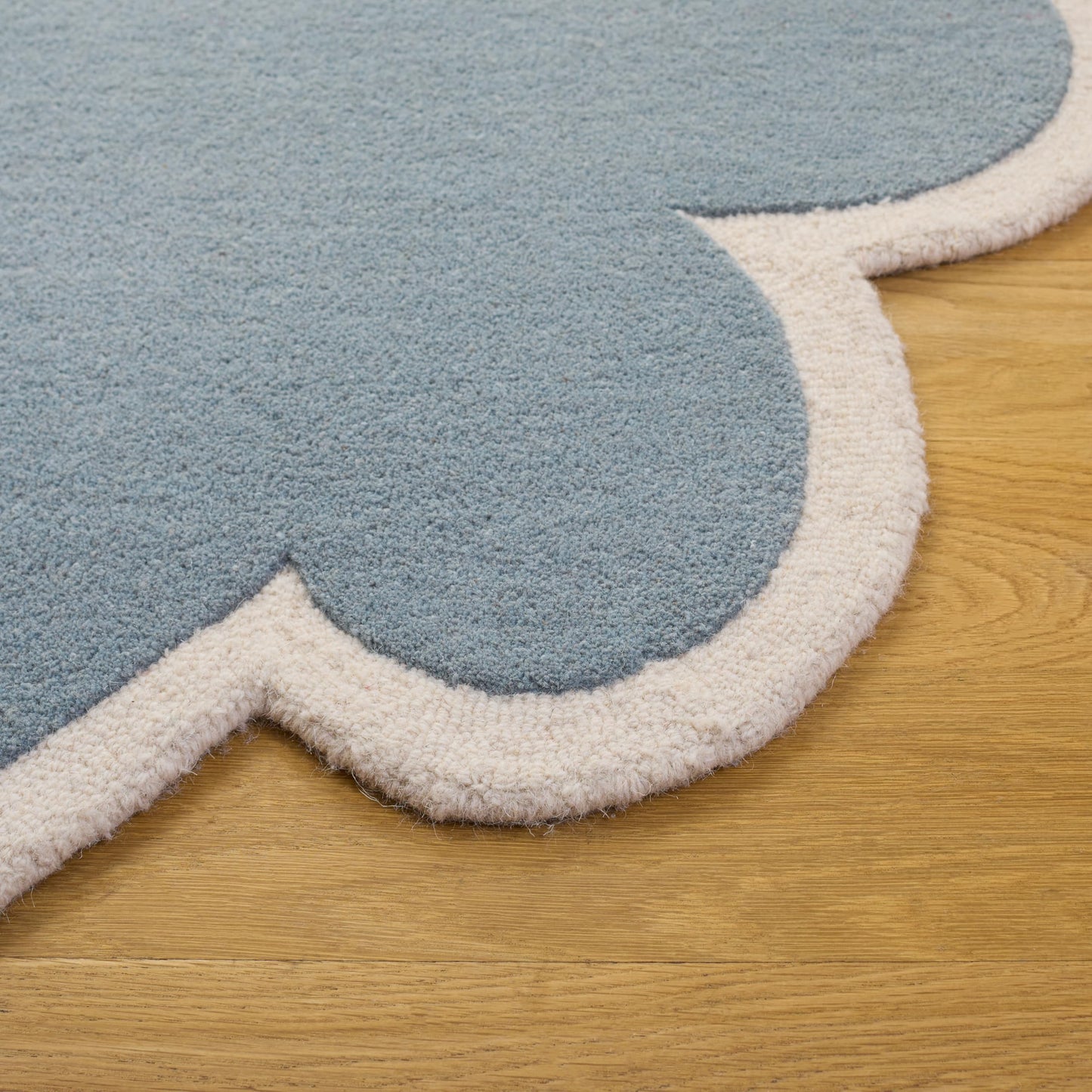 SAFAVIEH Area Rug 4x6 Scallop - Kids Collection - Blue & Ivory, Handmade Wool, Ideal for Living Room, Kids Room, Nursery, Playroom, Boys & Girls Room (SFK913M)