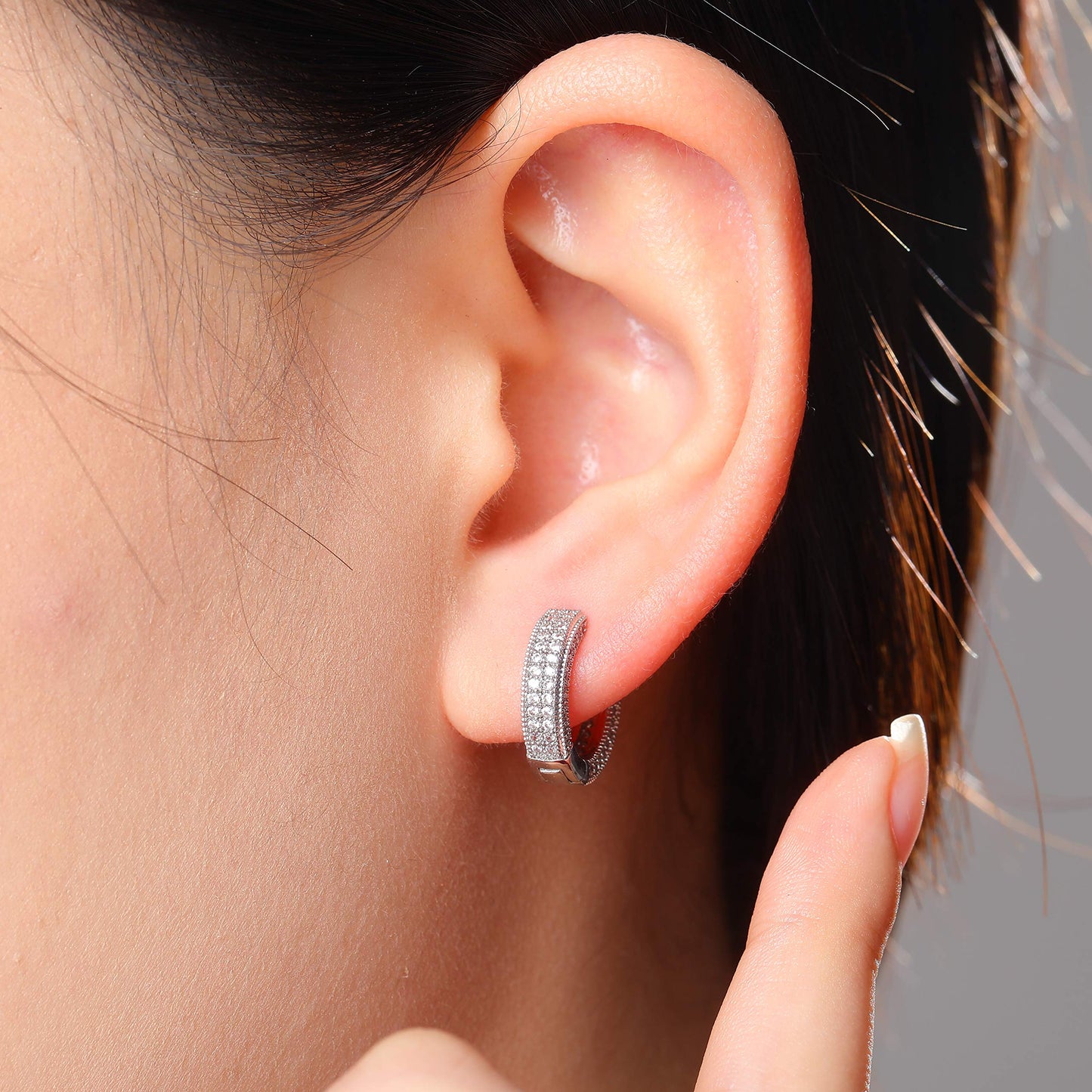 TOPGRILLZ Iced Out Hoop Earrings Cubic Zirconia Huggie Cartilage Cuff Hypoallergenic 14K Gold Plated Luxury Fashion Round Circle Earrings For Women-05Silver
