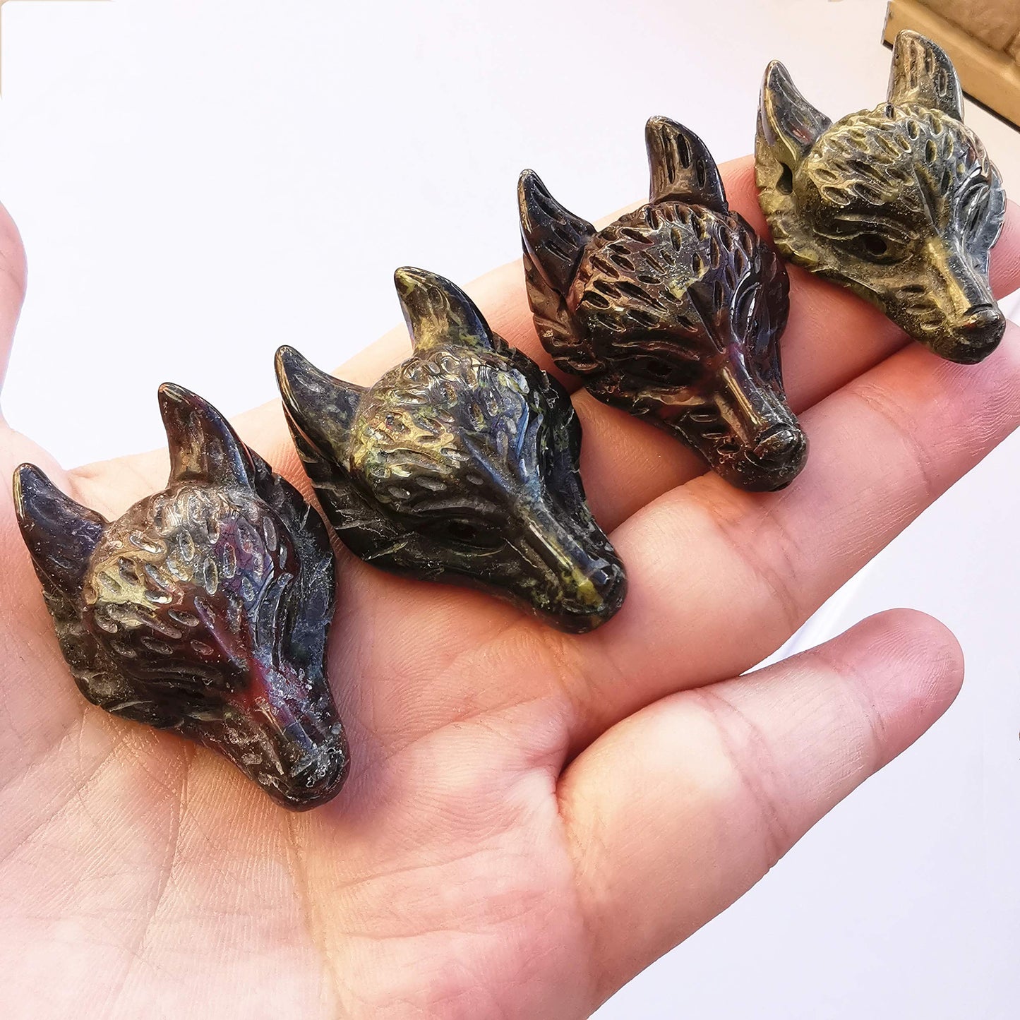 Bacatgem Natural Dragon Blood Jasper 1.57 inchs Wolf Head Pocket Crystals and Healing Stone Figurine,Haped DIY-Jewelry Pendant