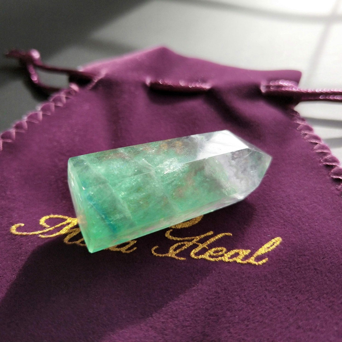 Green Fluorite Healing Crystal Wand, Pointed & Faceted for Reiki Chakra Meditation Therapy Decor, 1-pcs S size, Fluorite crystal