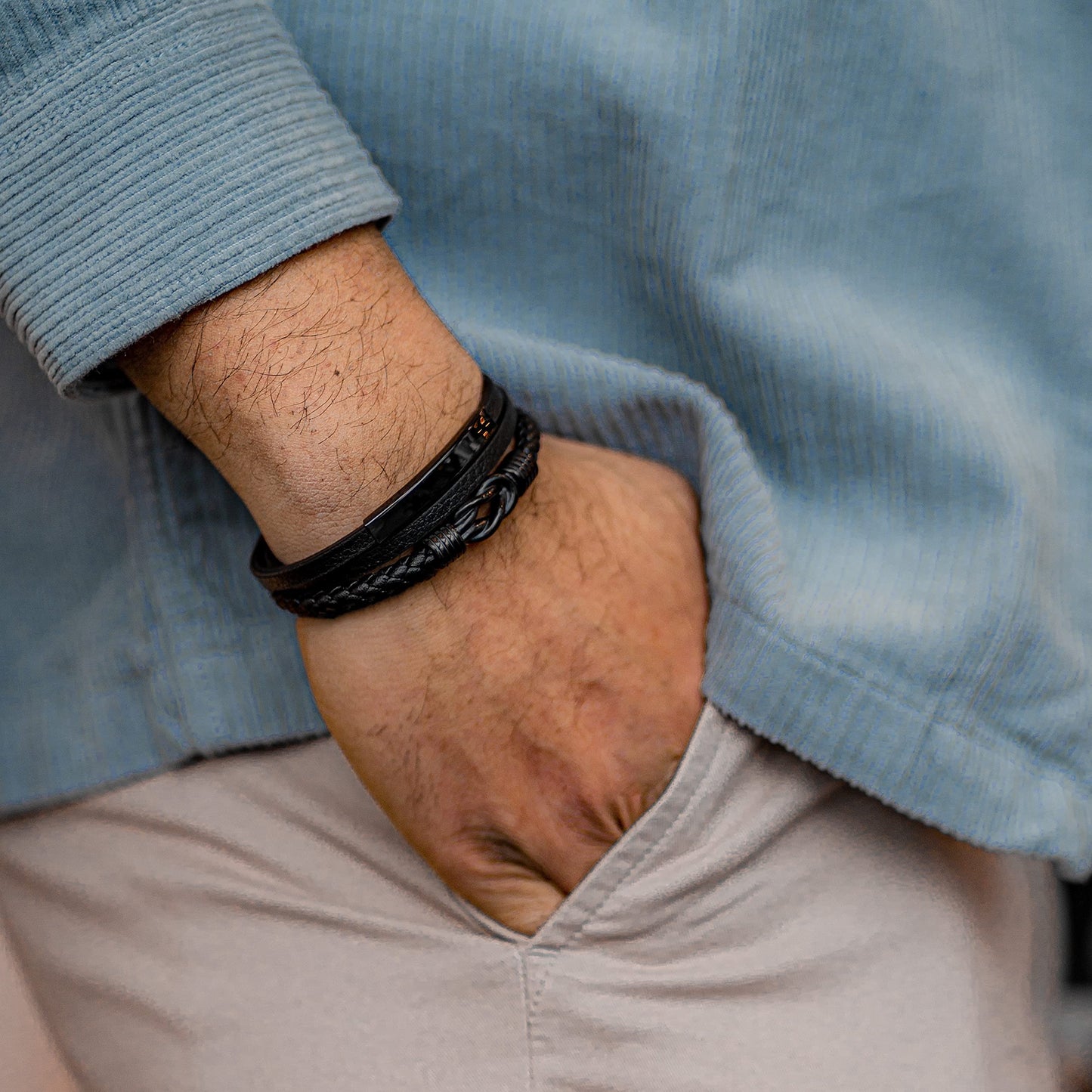 SERASAR Pulsera de cuero negro para hombre 23cm negra Hombres Caja regalo genuino Trenzado Multicapa Abrigo Pulseras masculinas Joyas magnéticas