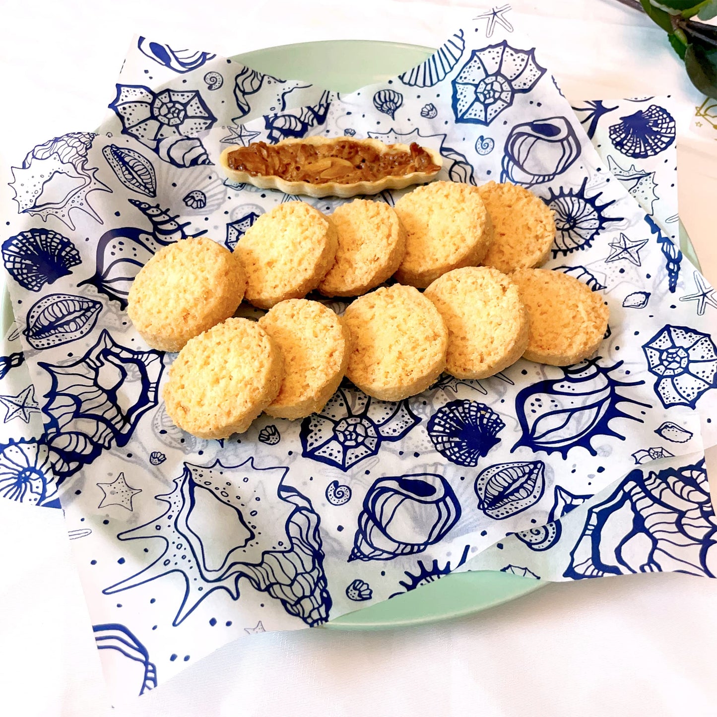 Suiwen 150 Sea Shell Patterned Wax Paper Sheets, Food Picnic Paper, Greaseproof Paper,Waterproof Dry Hamburger Paper Liners Wrapping Tissue for Plastic Food Basket