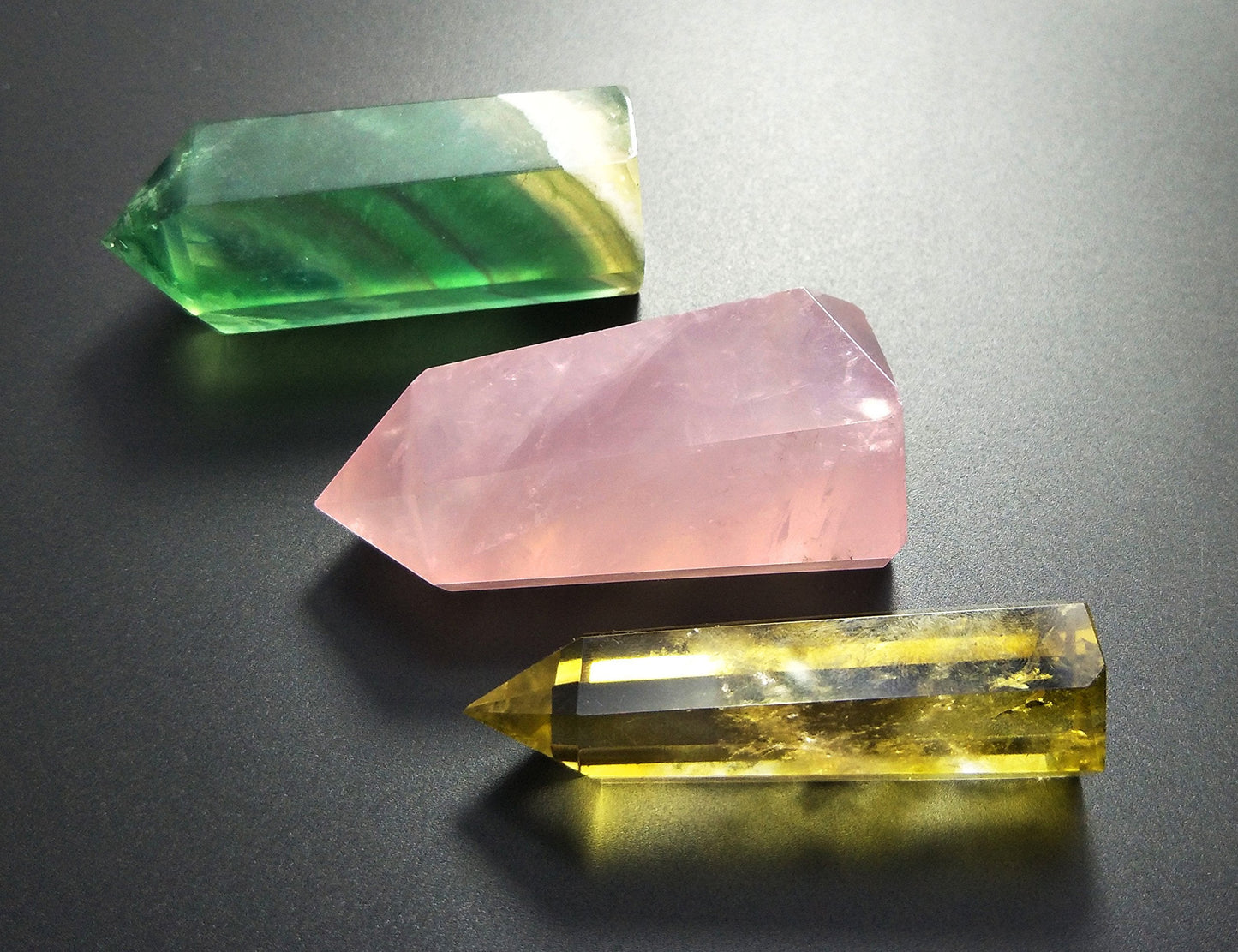 Set of 3 Natural Crystal Wands – Rose Quartz, Citrine (Yellow Quartz) & Fluorite, Faceted & Pointed Energy Wands for Reiki, Chakra Meditation, Crystal Healing, Crystal Decor & Home Décor