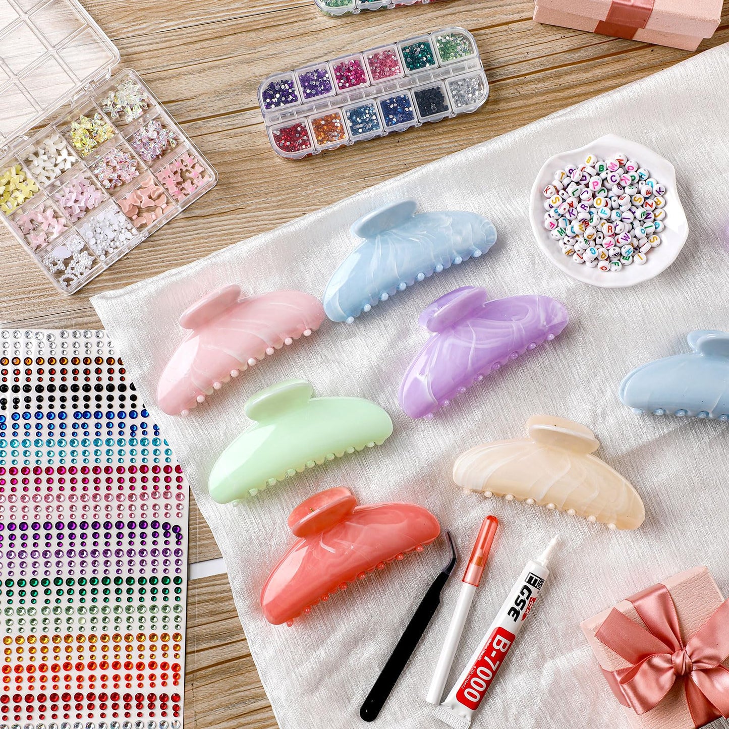 XunYee 12 Set DIY Hair Claw Clips Kit Acrylic Claw Clip with Rhinestones Letters Beads and Bow Star Bear Peal Stickers Accessories Non-Slip Banana Barrettes for Women Party Crafting Night DIY