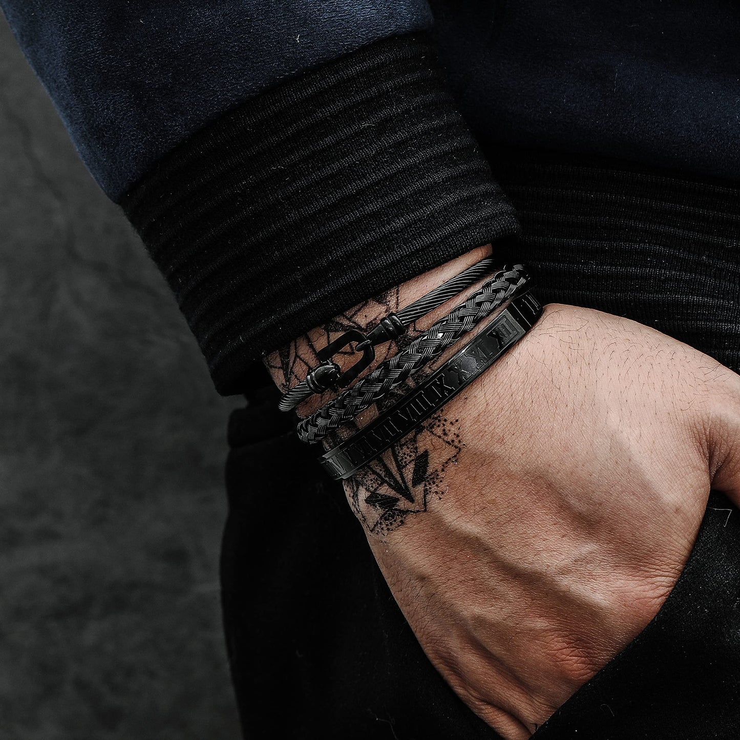 WFYOU 3PCS Stainless Steel Bracelets for Men Gold Roman Numeral Bangle Bracelet Twisted Cable Bracelet Adjustable Cuff Bracelet Mens Luxury Jewelry Bracelets Gifts