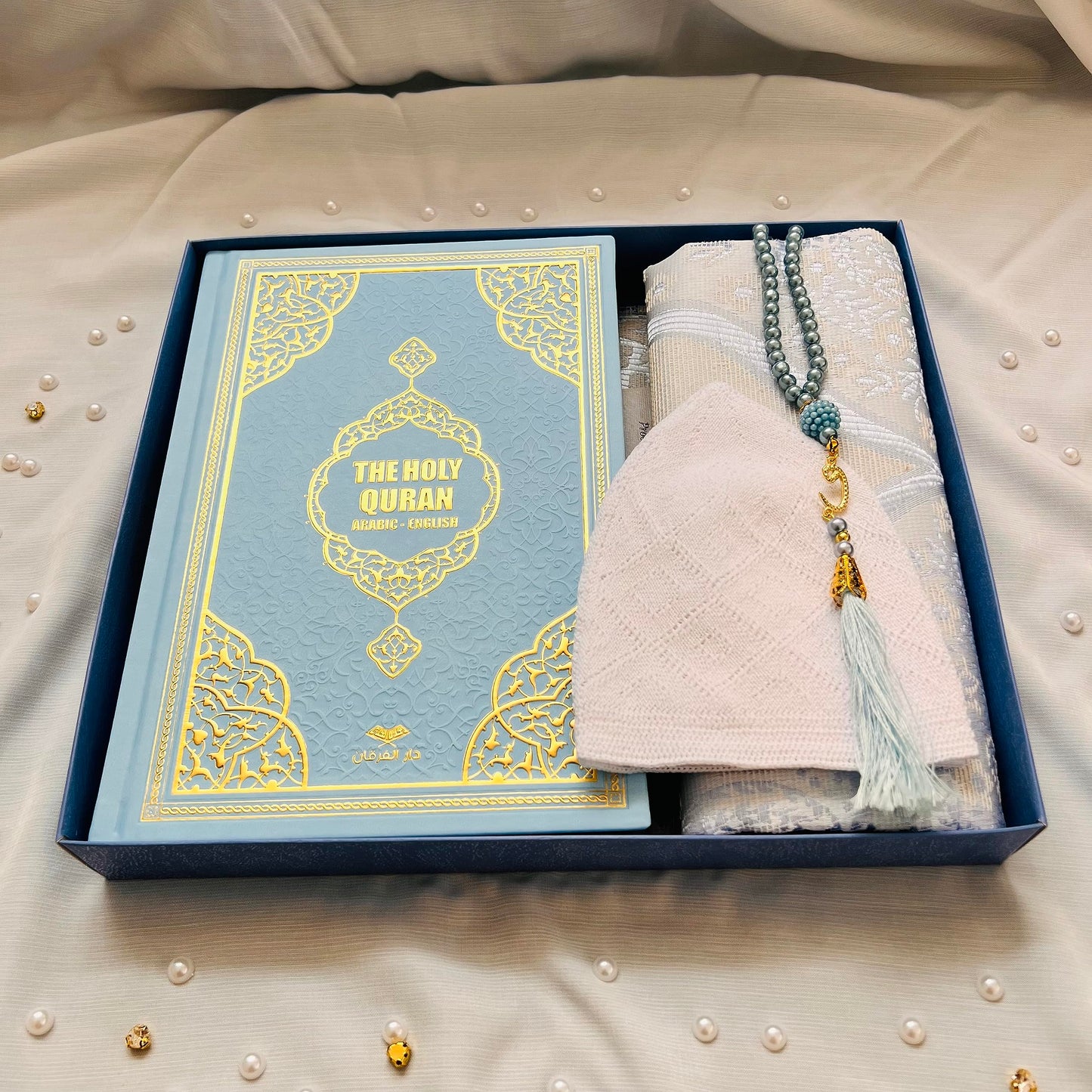 Decoret English Translate Thermo Leather Covered Quran, Tafta Prayer Mat and Breads Set |Quran Size:8x5.5x1.2 İnch / 20x14x3cm | Great Ramadan Gifts for Muslim Men and Women Gift(Blue, 1 Sets)