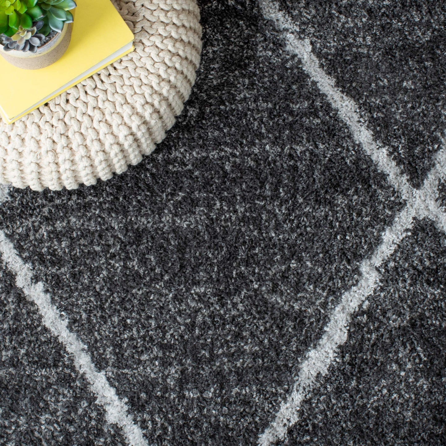 SAFAVIEH August Shag Collection Accent Rug - 4'5" x 6'5", Dark Grey & Ivory, Non-Shedding & Easy Care, 1.25-inch Thick Ideal for High Traffic Areas in Foyer, Living Room, Bedroom (AUG531G)